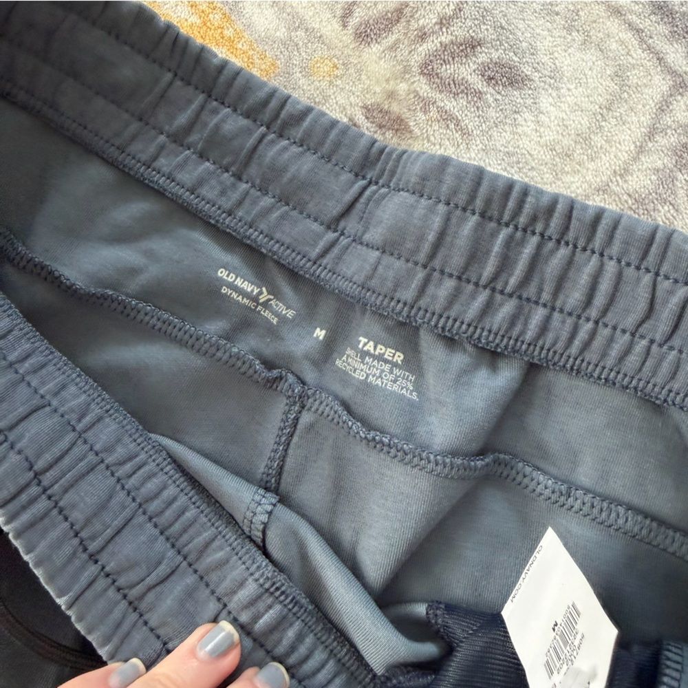 Old navy dynamic taper sweat pants size medium - Picture 2 of 3